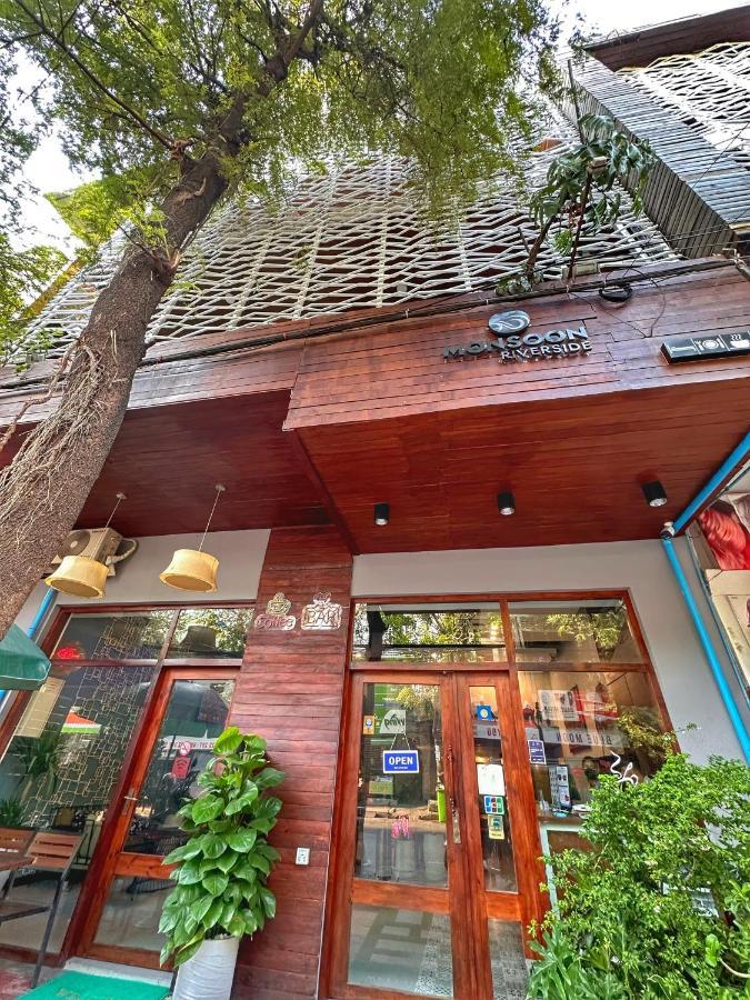 Monsoon Riverside Hotel Phnom Penh Exterior photo