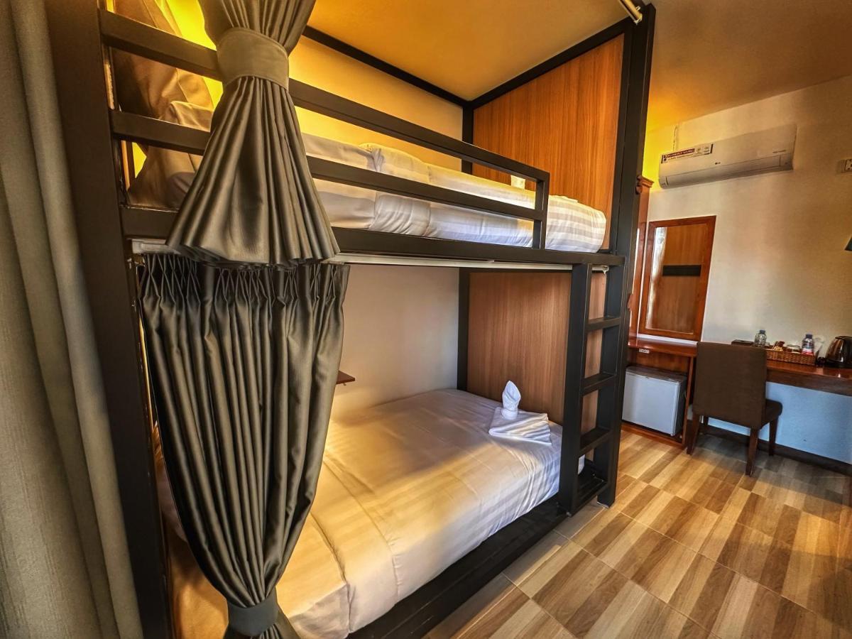 Monsoon Riverside Hotel Phnom Penh Exterior photo