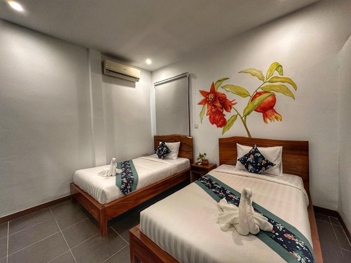 Monsoon Riverside Hotel Phnom Penh Exterior photo