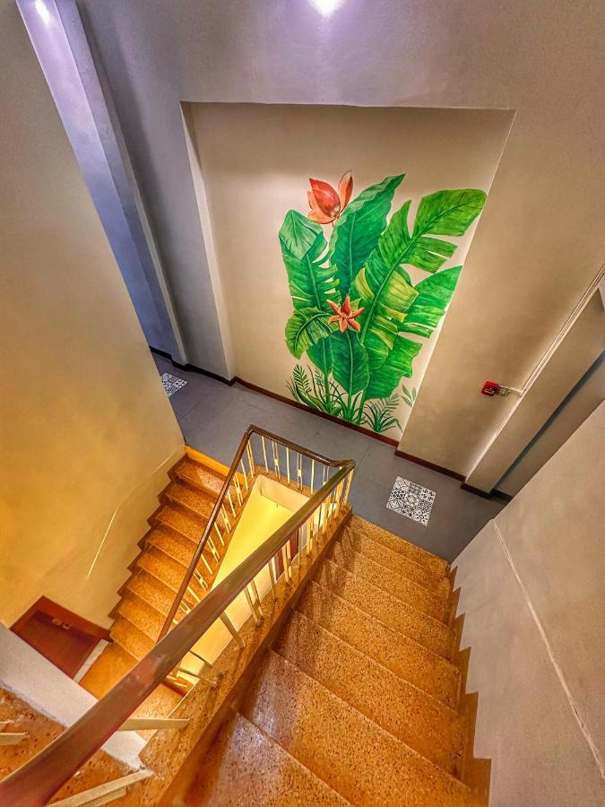 Monsoon Riverside Hotel Phnom Penh Exterior photo